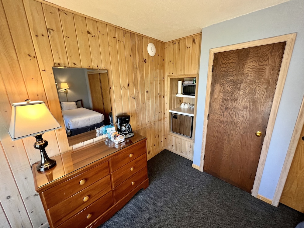 Thomsonite Beach Inn - photo 37