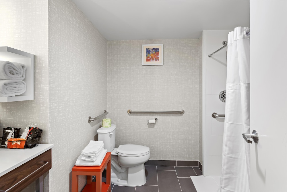 Hampton Inn & Suites Bolingbrook - photo 34