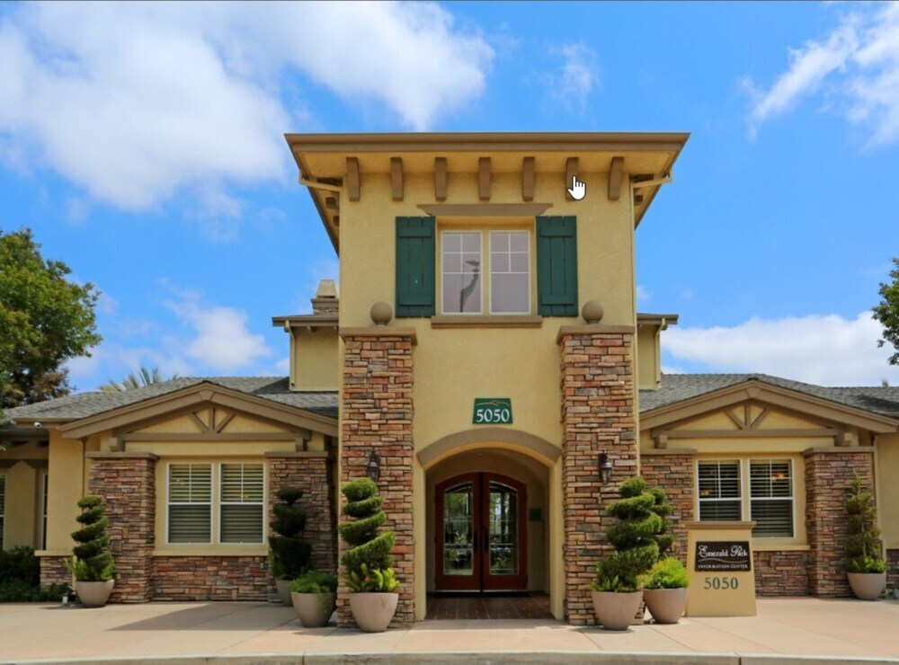 Emerald Park Apartments — 4-Star Luxury Hotel in Dublin, United States