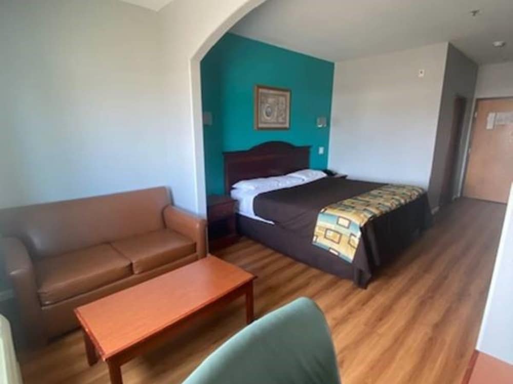 Tropicana Inn and Suites - photo 3