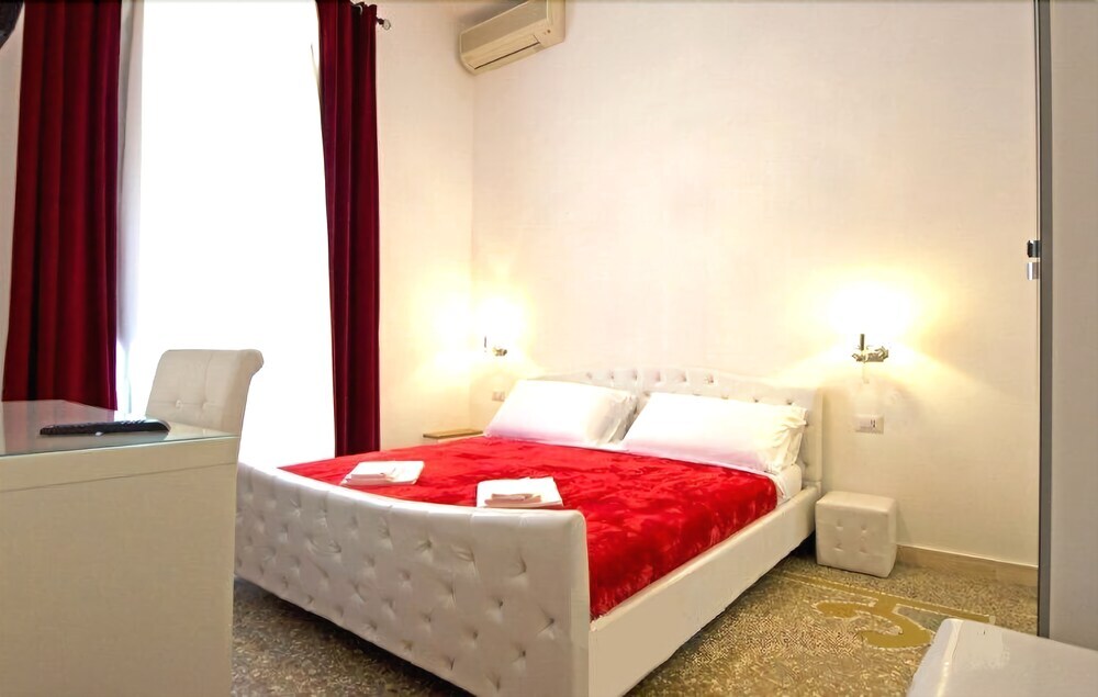 Lorenzo's Rooms in Vatican — 4-Star Luxury Hotel in Rome, Italy