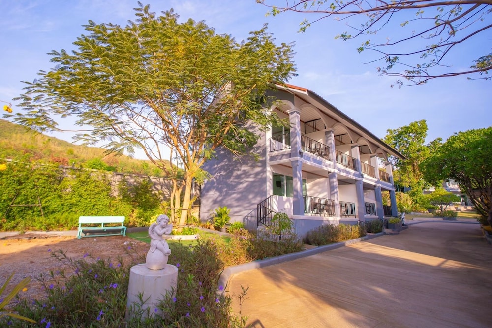 Seattle Samaesarn Resort in Sattahip, Thailand