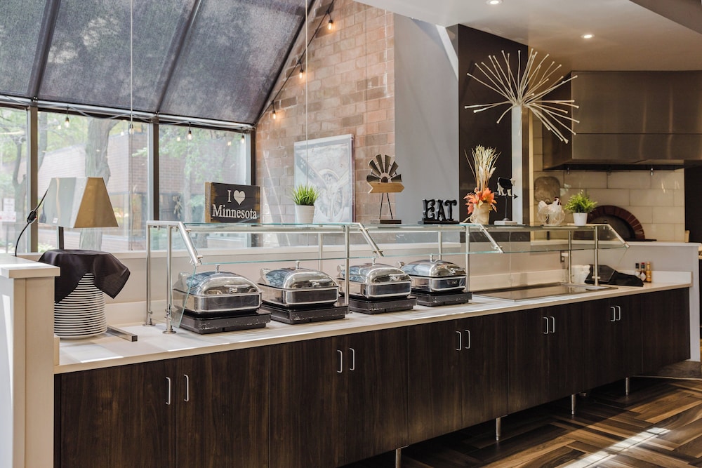 Crowne Plaza Suites MSP Airport Mall of America by IHG - photo 39