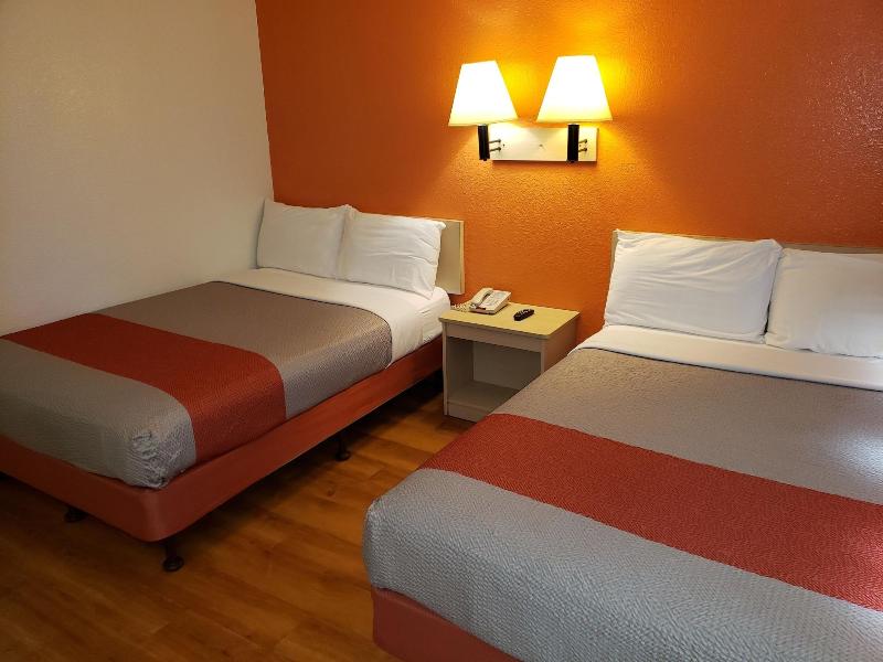 Vagabond Inn Sylmar - photo 14