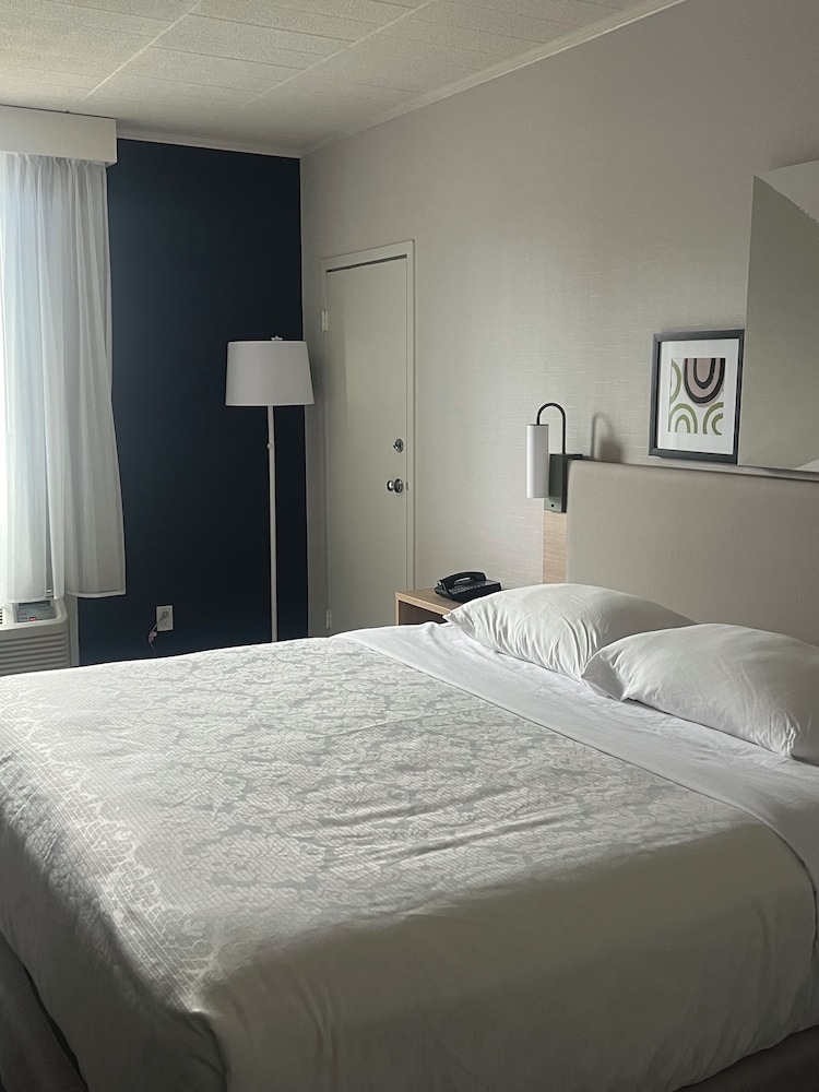 Spark by Hilton Lockport - photo 5