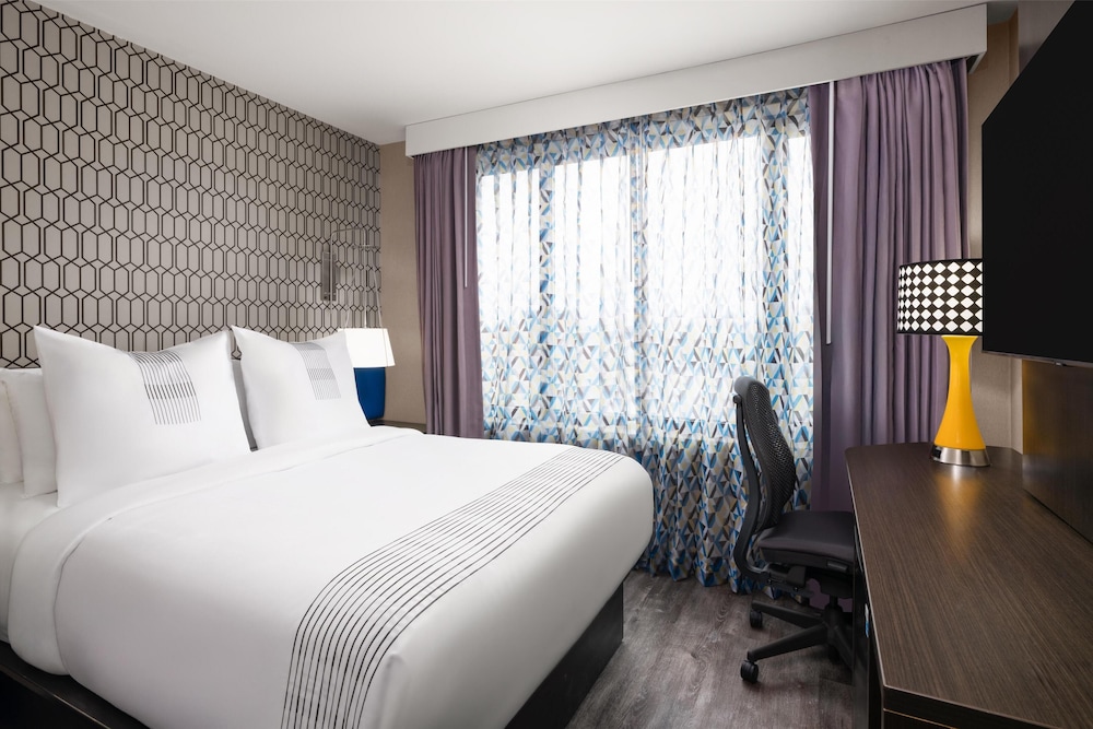 GLō Best Western Bronx NYC - photo 15