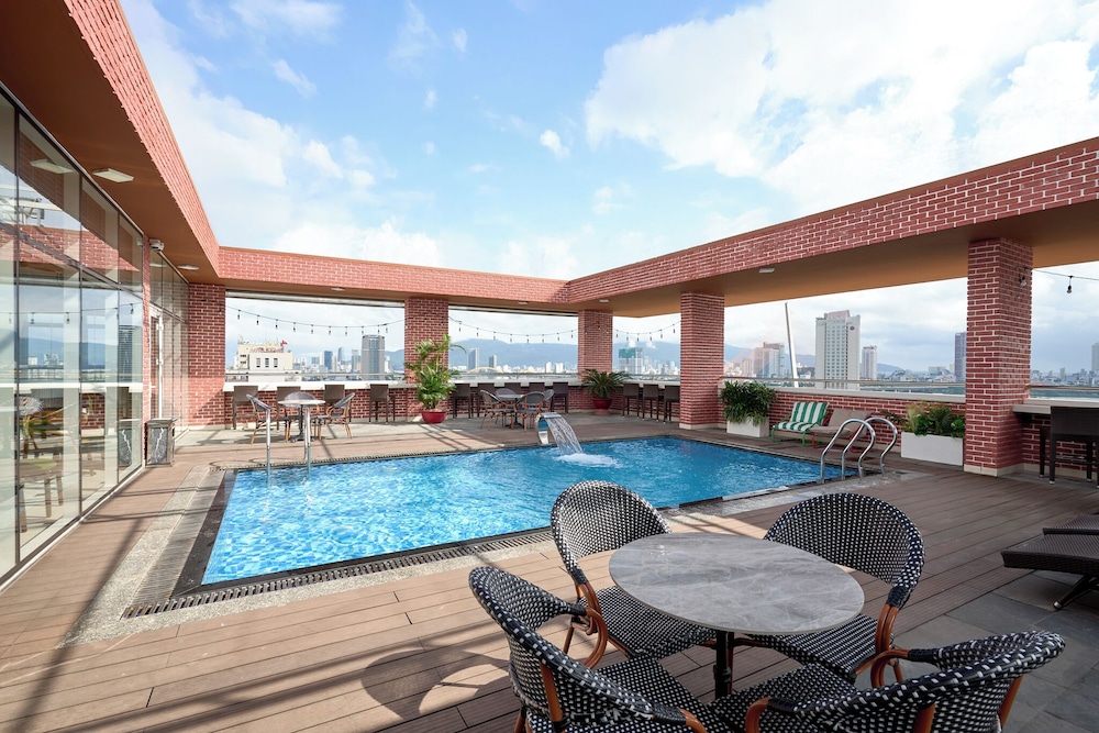 Record Hotel - carbon neutral hotel in Da Nang