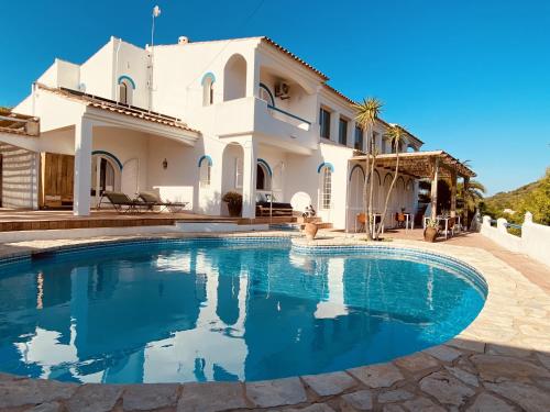 B&B Casa do Cerro — 4-Star Luxury Hotel in Moncarapacho, Portugal