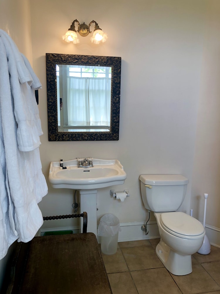 Rogues Harbor Inn - photo 40