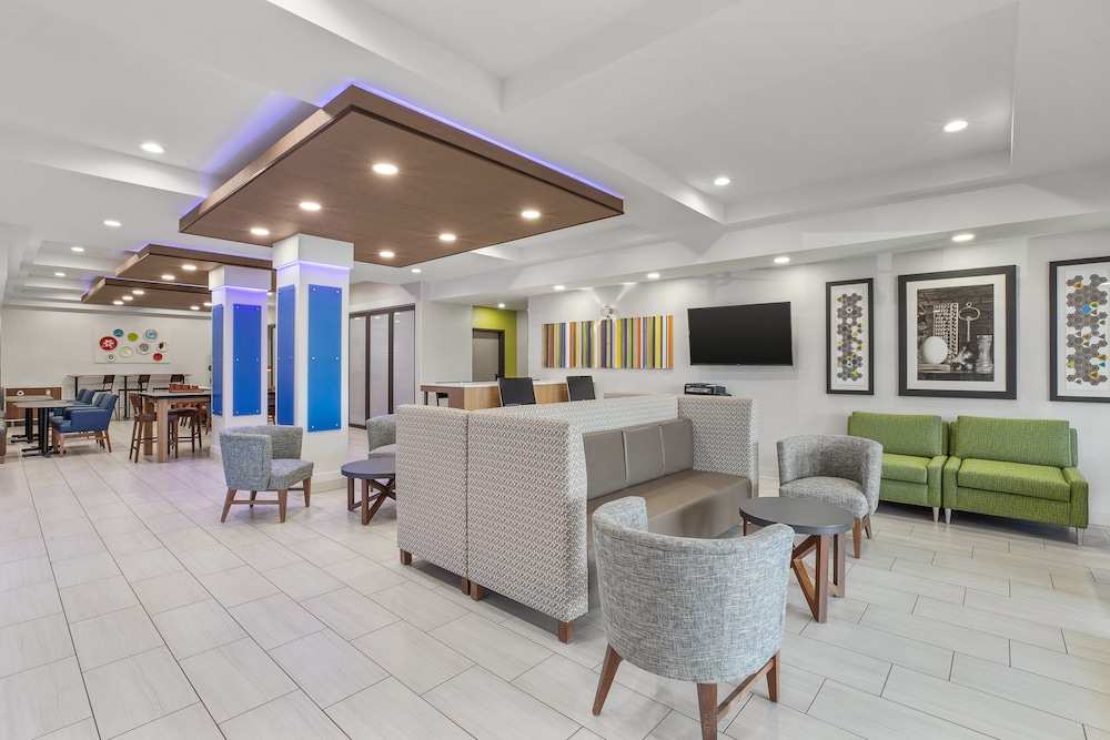 Holiday Inn Express & Suites Tacoma by IHG - photo 27