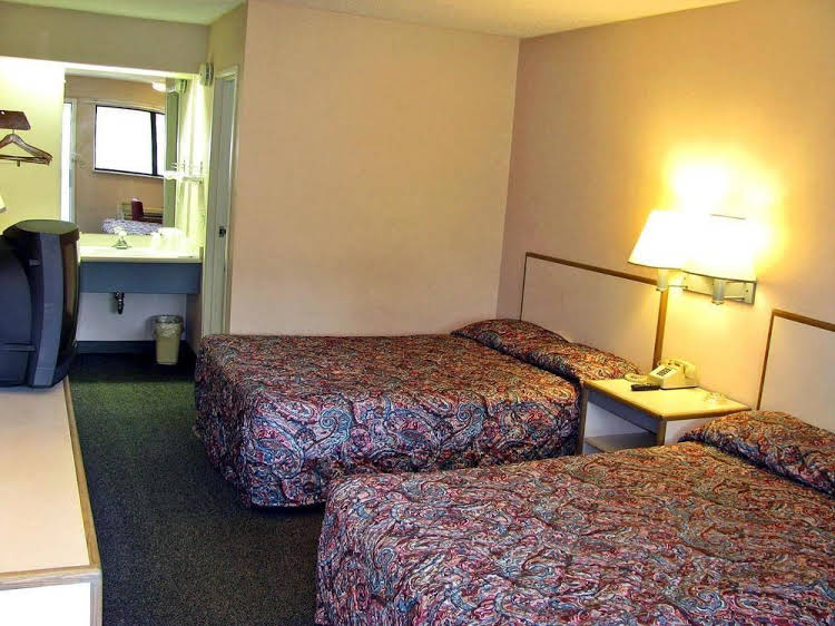 Motel 6 Akron - photo 3
