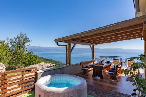 Villa Mystic Place Suite 1 Happy Rentals — 4-Star Luxury Hotel in Moscenicka Draga, Croatia