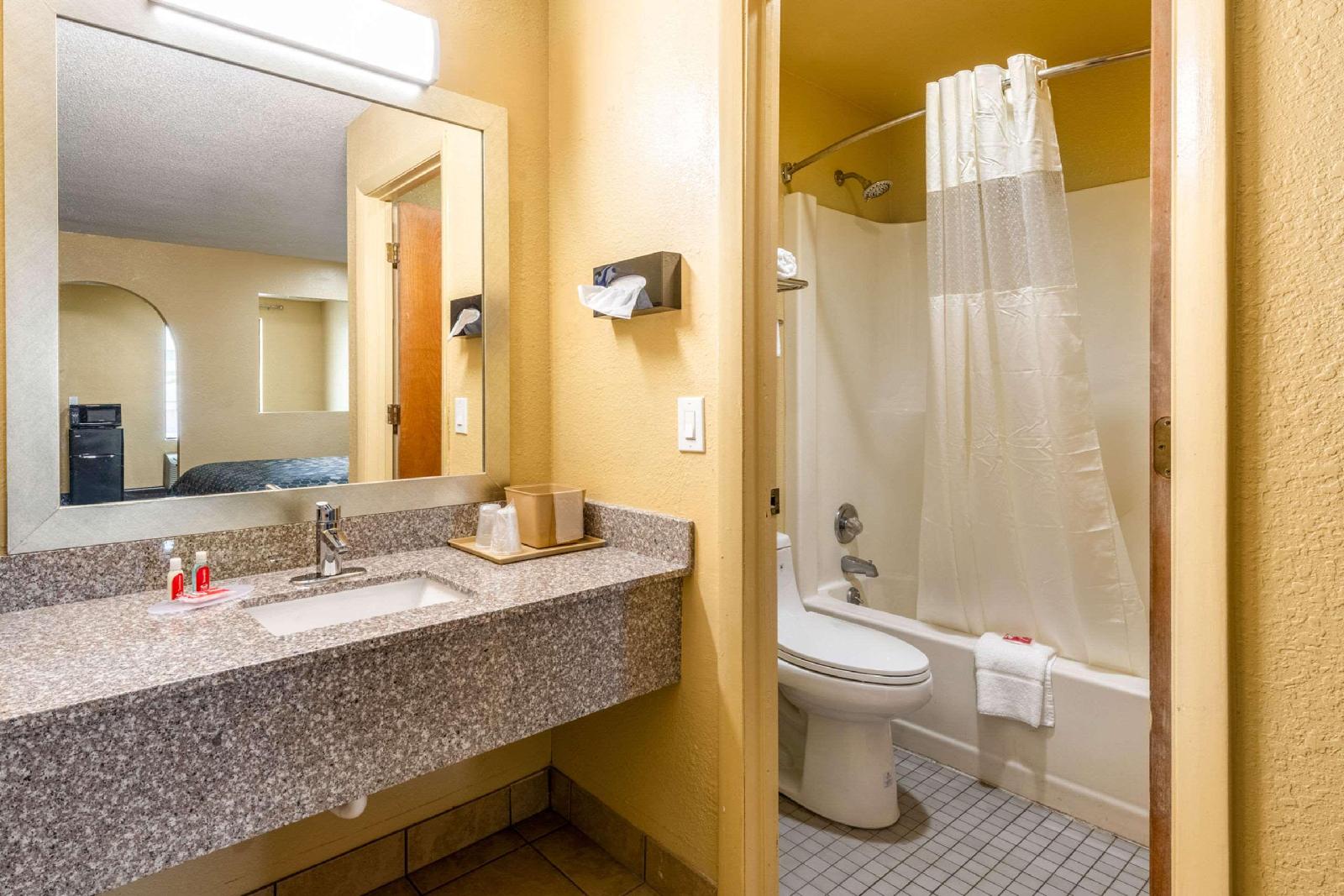Southern Inn and Suites - photo 23