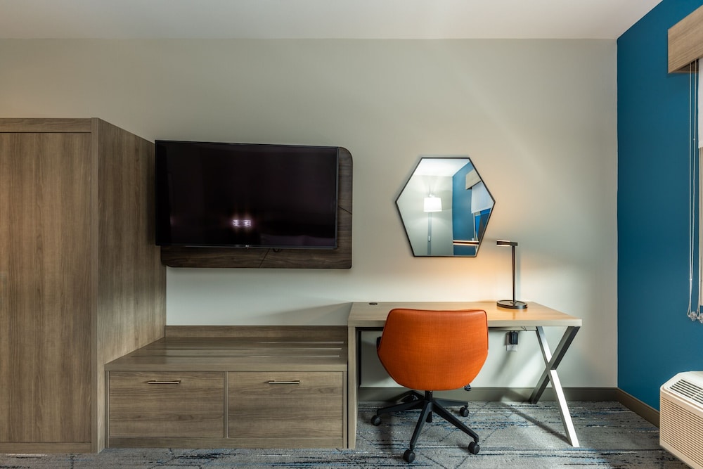 Holiday Inn Express & Suites Charlottesville by IHG - photo 34