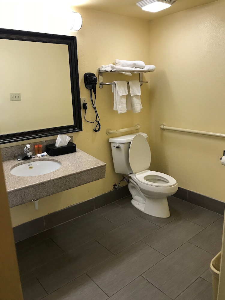 Days Inn by Wyndham Ridgeland South Carolina - photo 20