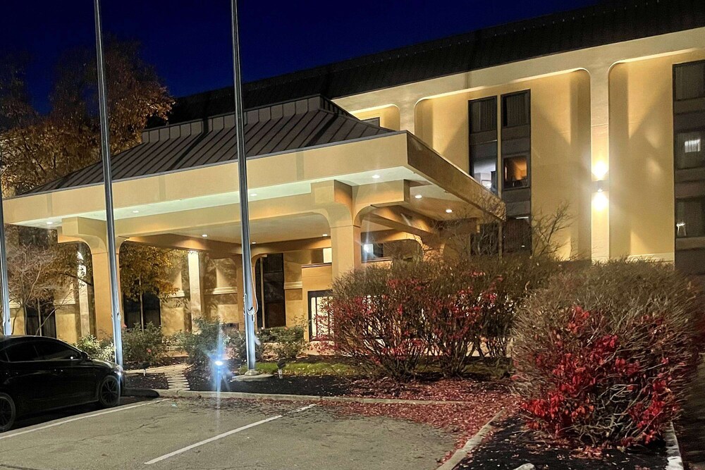 Days Inn by Wyndham Englewood Dayton Airport - photo 31