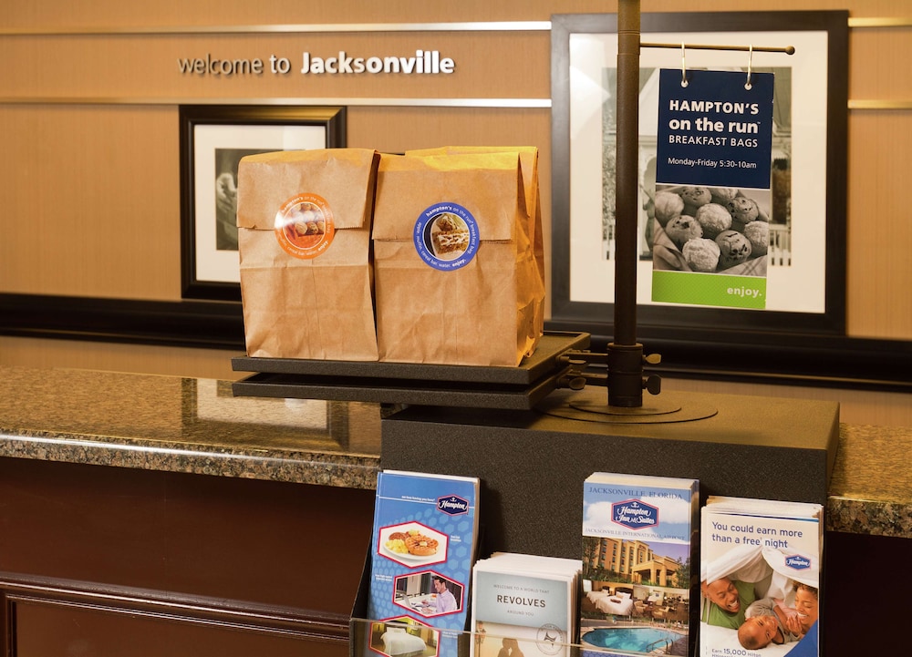 Hampton Inn Suites Jacksonville Airport - photo 5