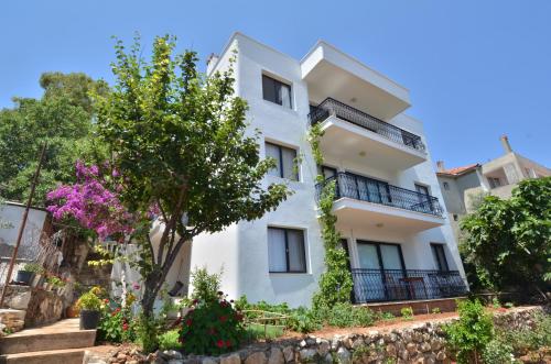 Mimas Garden Apartments — 4-Star Luxury Hotel in Karaburun, Turkey