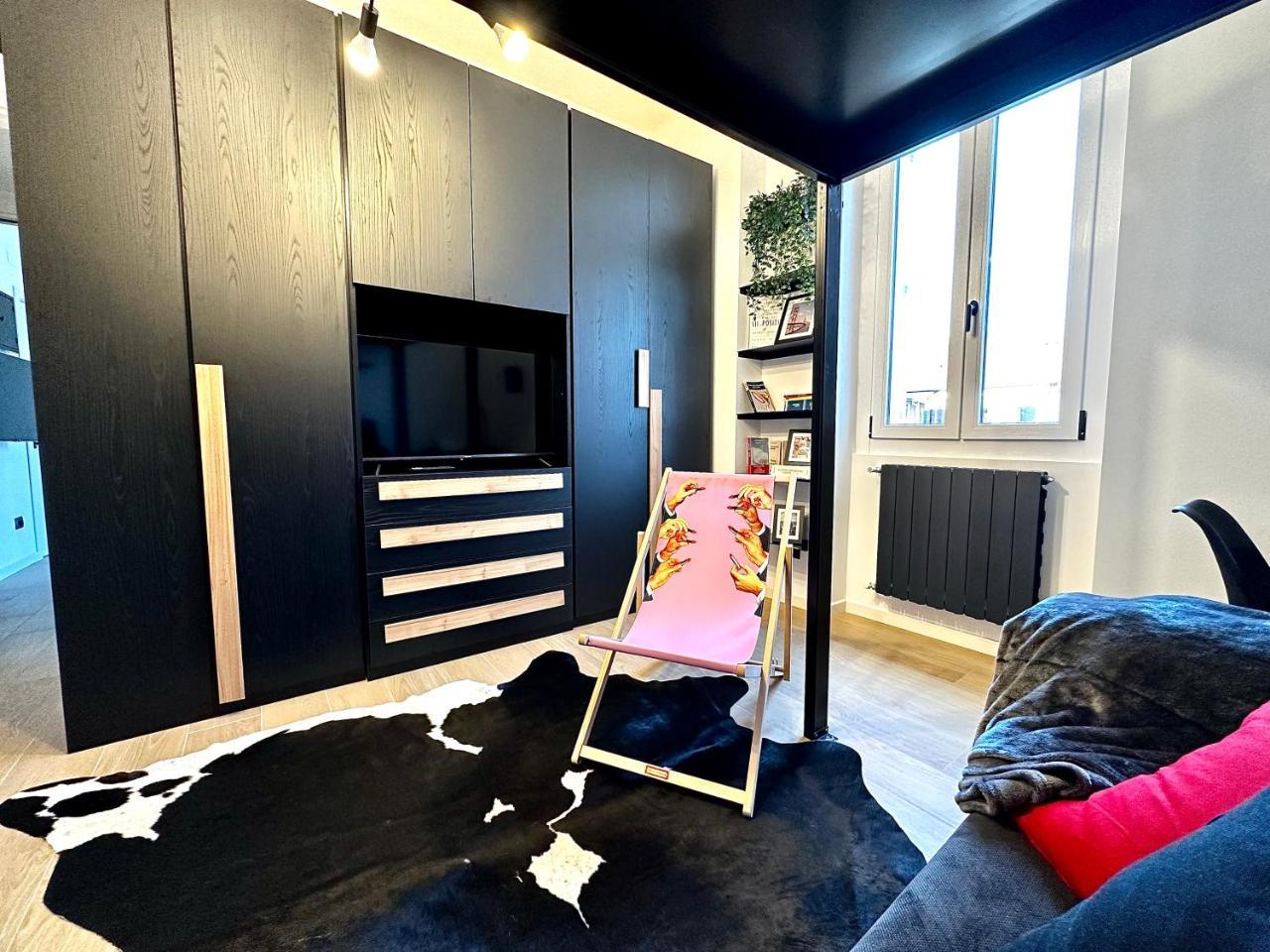 Splendido Appartamento In Design Con Terrazzo — Milan