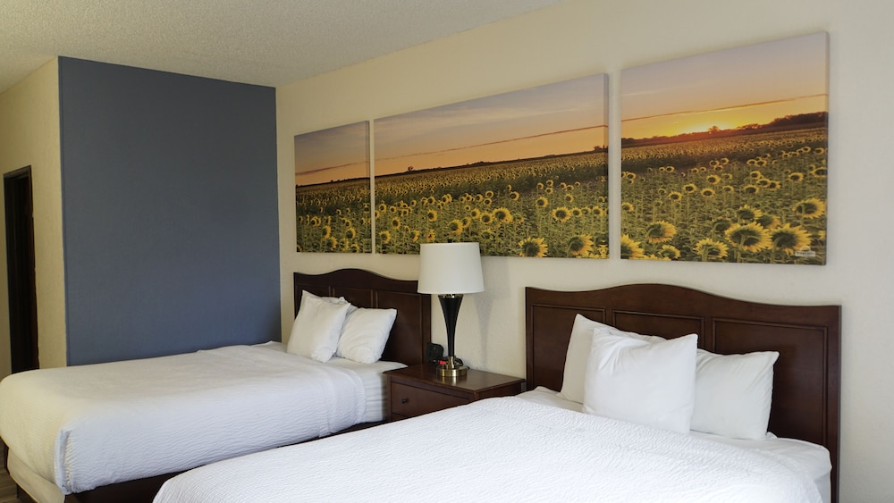 Days Inn by Wyndham Topeka - photo 8