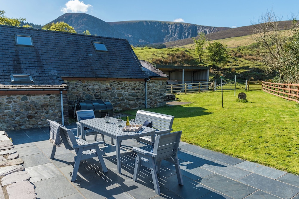 Ty Coch — 4-Star Luxury Hotel in Caernarfon, United Kingdom