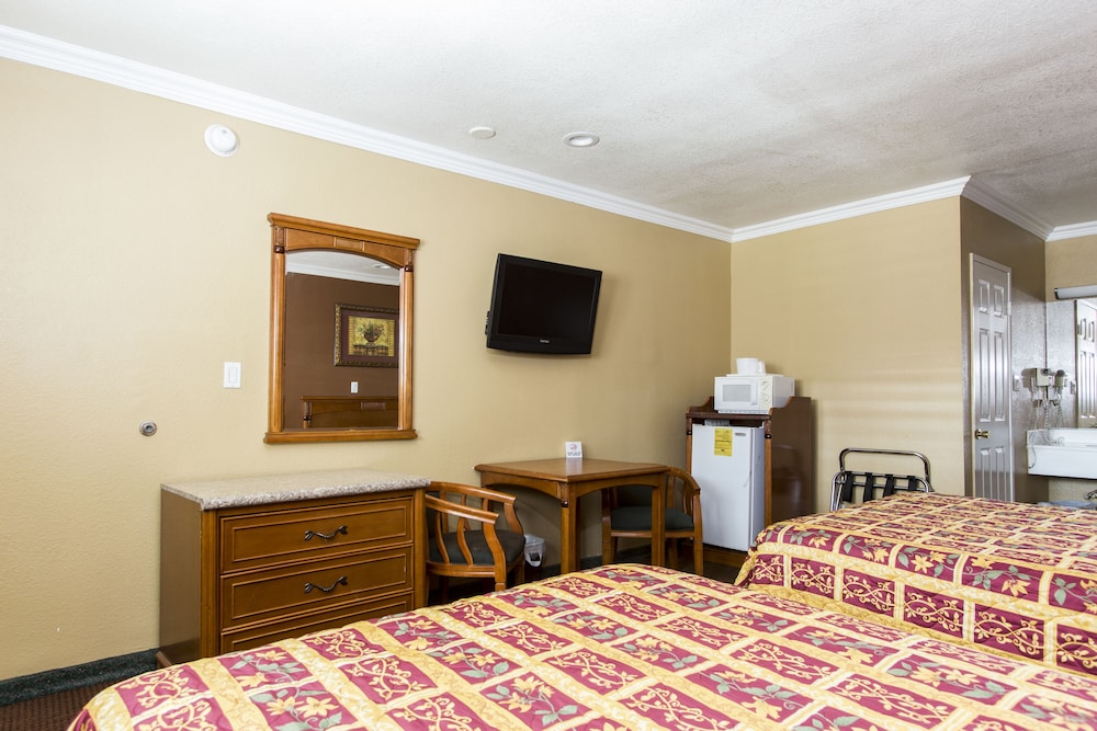 Beverly Inn - photo 42
