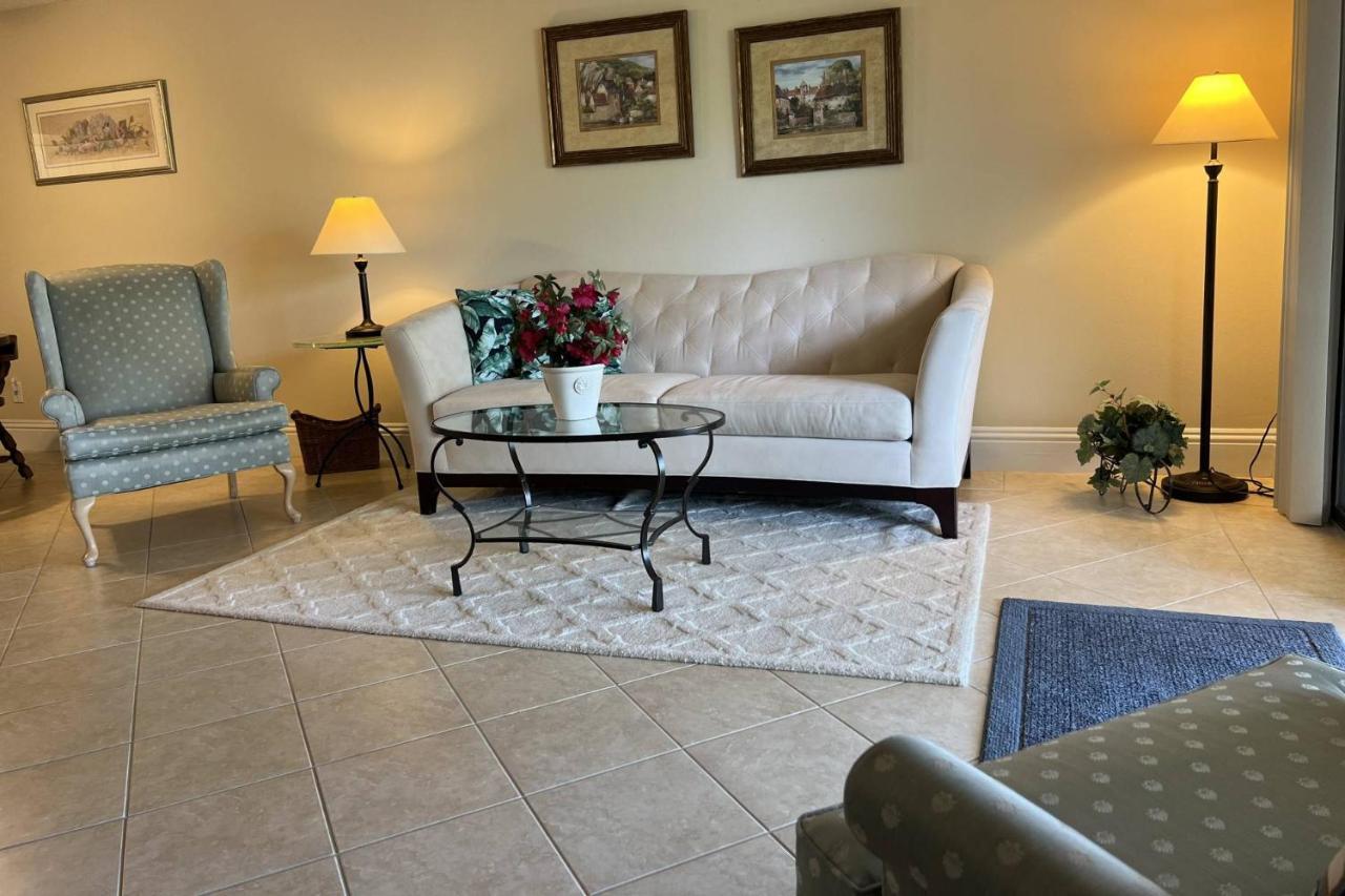 Newly Listed 20 Percent Off Golf and Tennis Community Retreat — hotel in Wesley Chapel