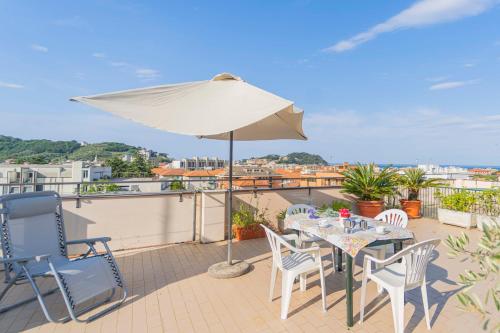 124 Casa con Terrazza Sestri 15Minuti a piedi dal Centro — 4-Star Luxury Hotel in Sestri Levante, Italy