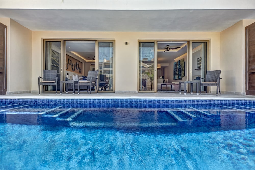Private pool