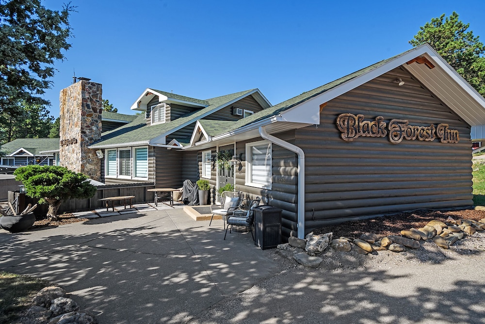 Black Forest Inn Bed & Breakfast — 4-Star Luxury Hotel in Rapid City, United States