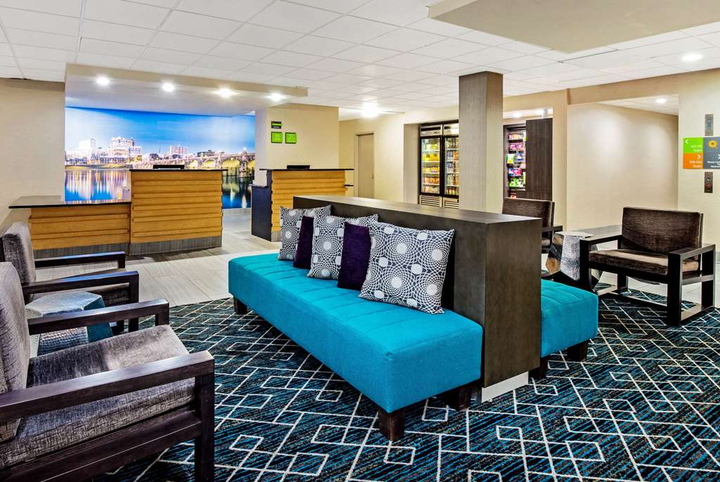 La Quinta Inn & Suites by Wyndham New Cumberland Harrisburg - photo 7
