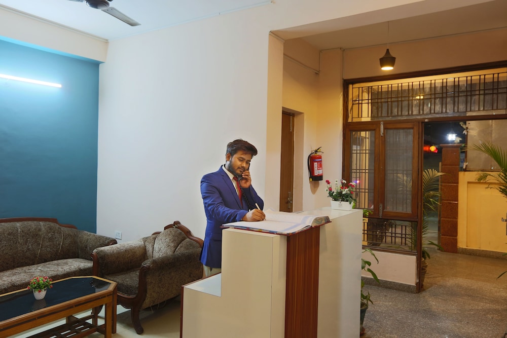 Hotel Ginger Palace By Aura — Noida — photo 4
