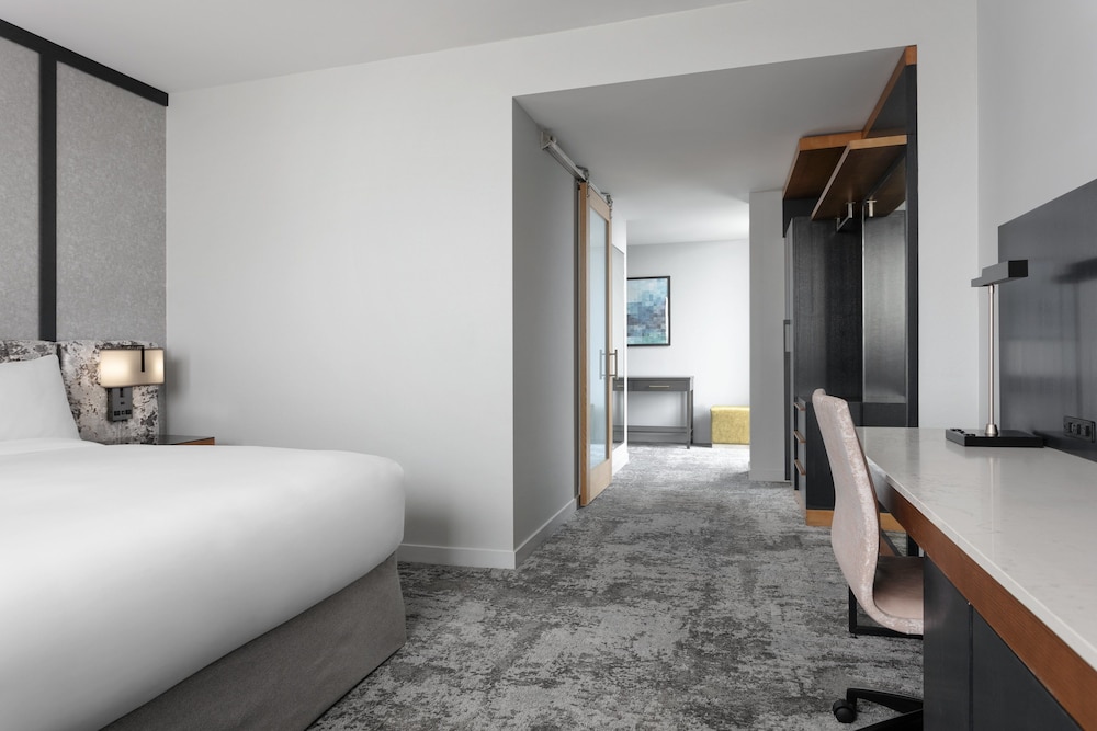 Loews Chicago O'Hare Hotel - photo 24