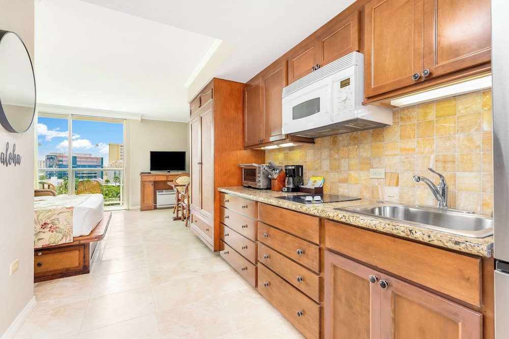Luana Waikiki Hotel & Suites - photo 33