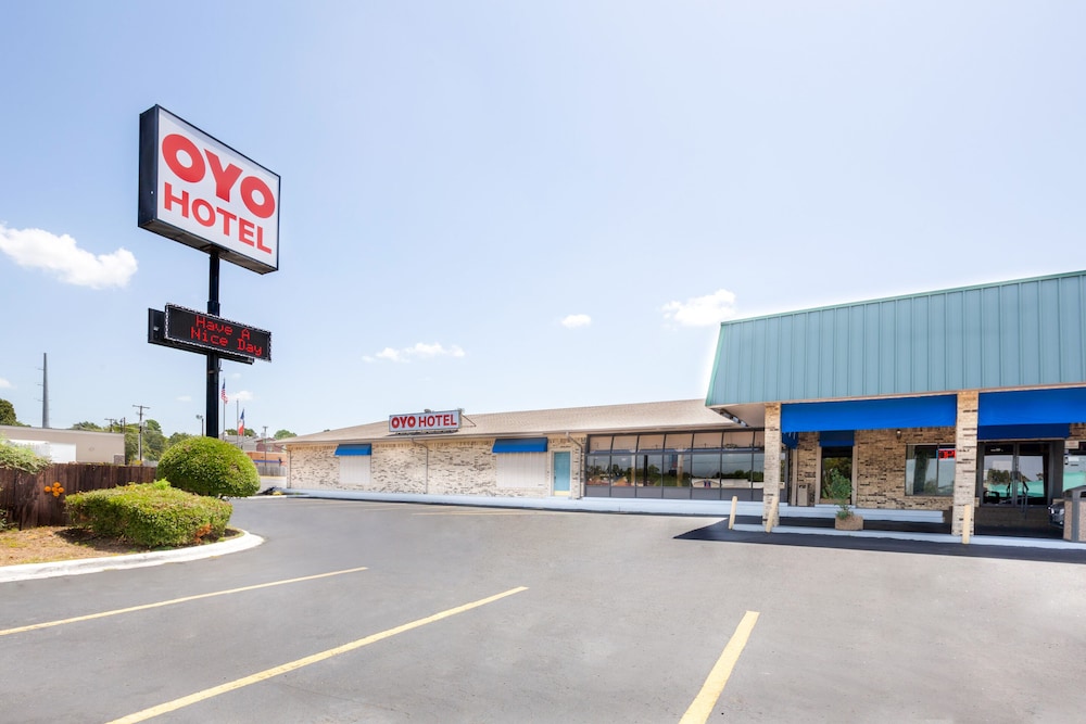 OYO Hotel Tyler Lindale - photo 33