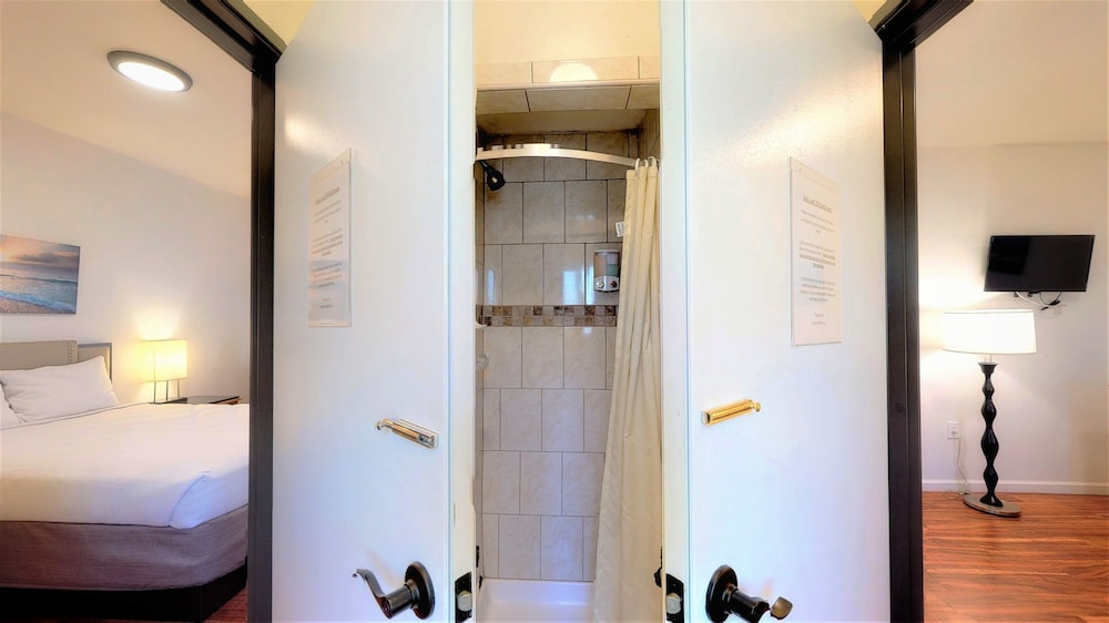 Anchor Pointe Inn - photo 45