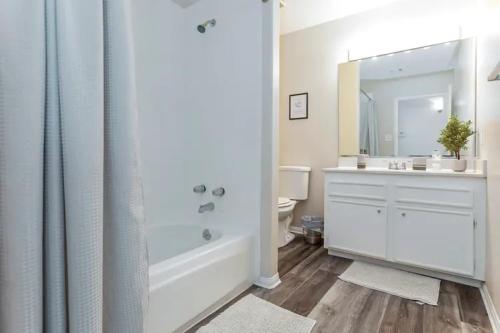 Modern 4BR Home Central Las Vegas Location