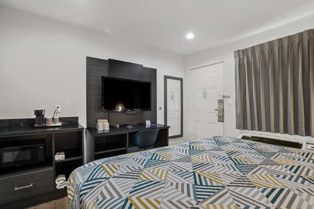 Studio 6 Suites Escondido CA - photo 5