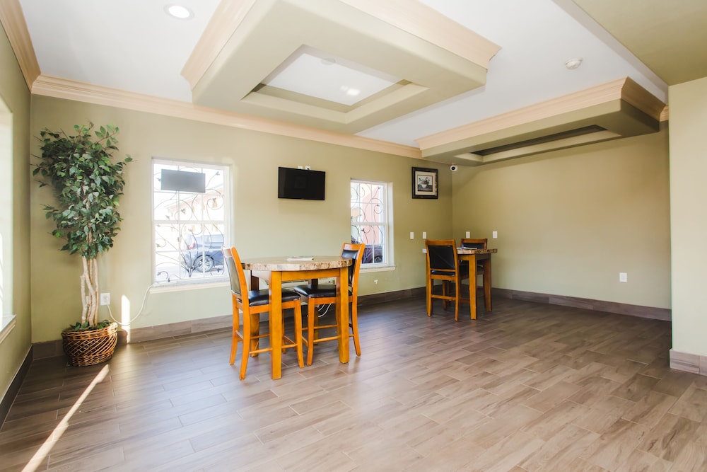 Knights Inn - photo 4