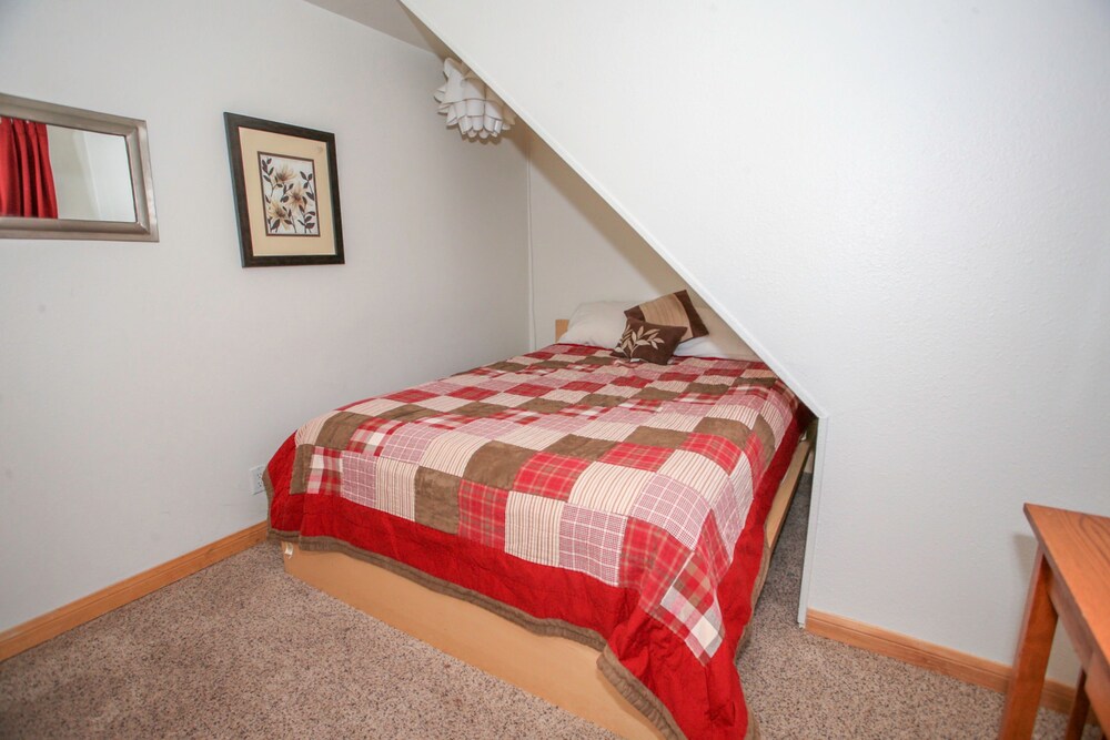 Little Swiss Inn - photo 10