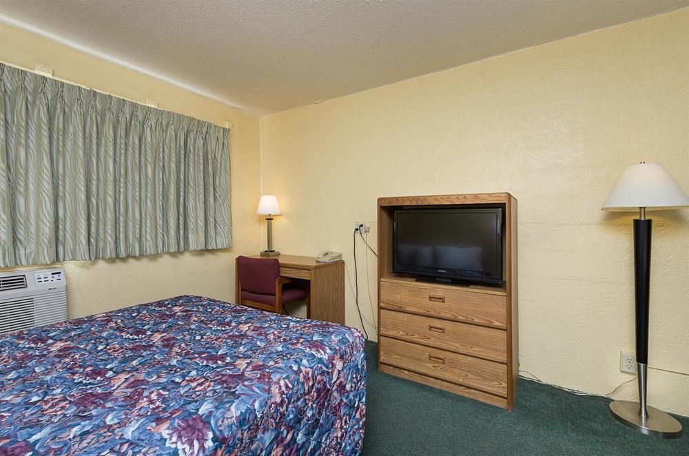 Motel 6 Moline - photo 39