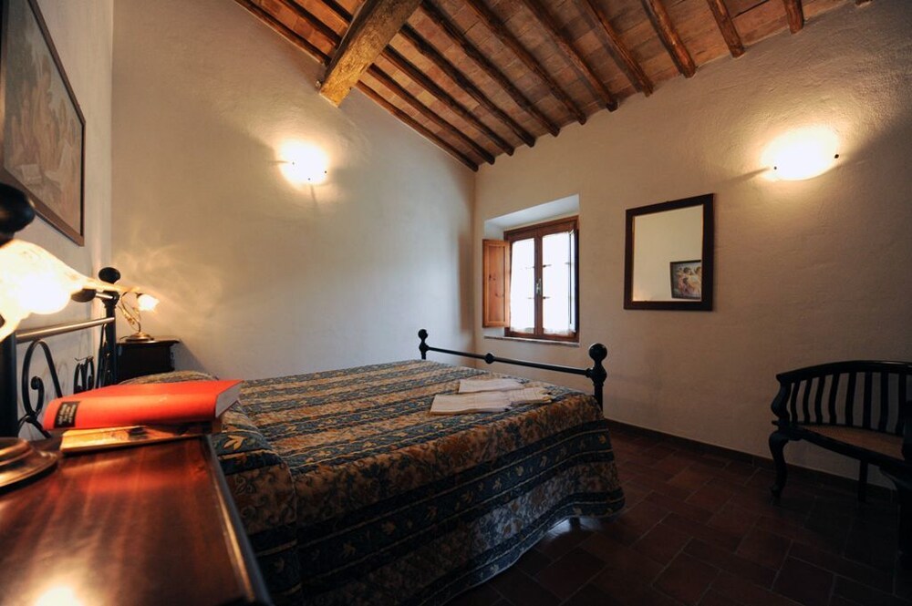 Agriturismo La Peschiera — 4-Star Luxury Hotel in Casole D'elsa, Italy