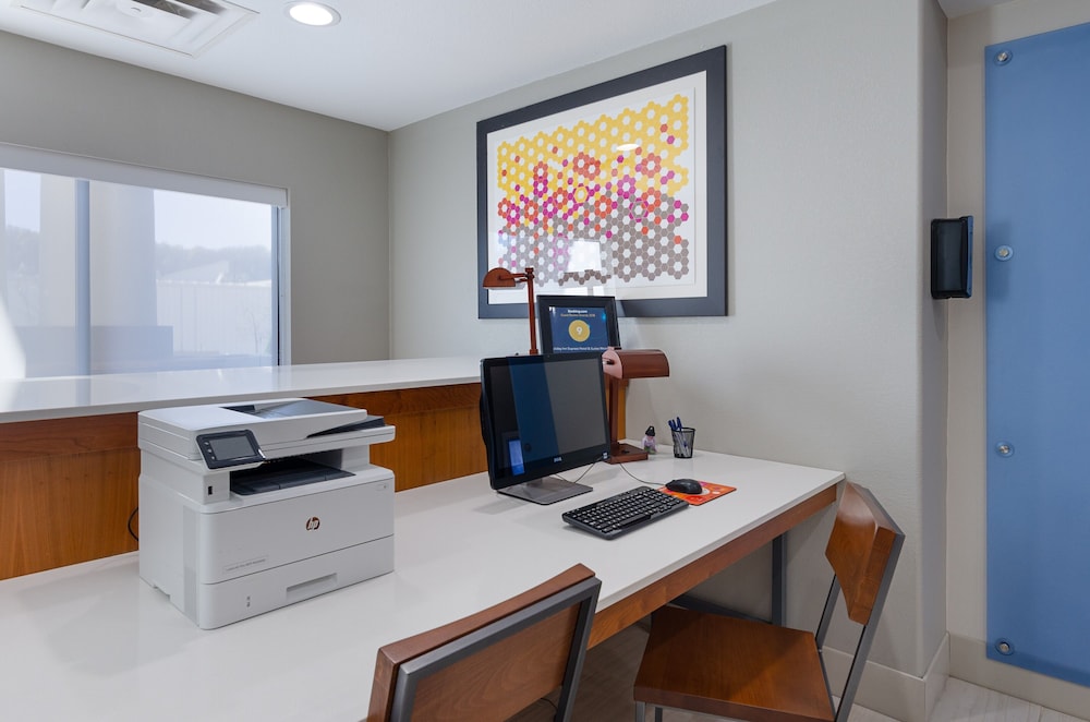 Holiday Inn Express Hotel & Suites Weston by IHG - photo 60