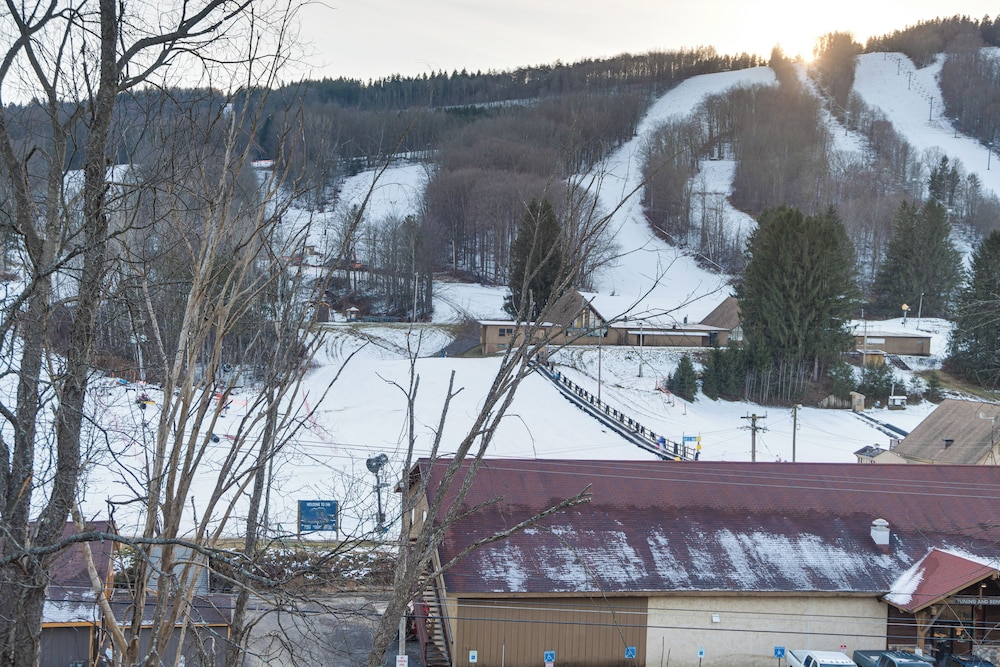 Chic Greek Peak Ski Resort Townhome w Balconies - photo 26