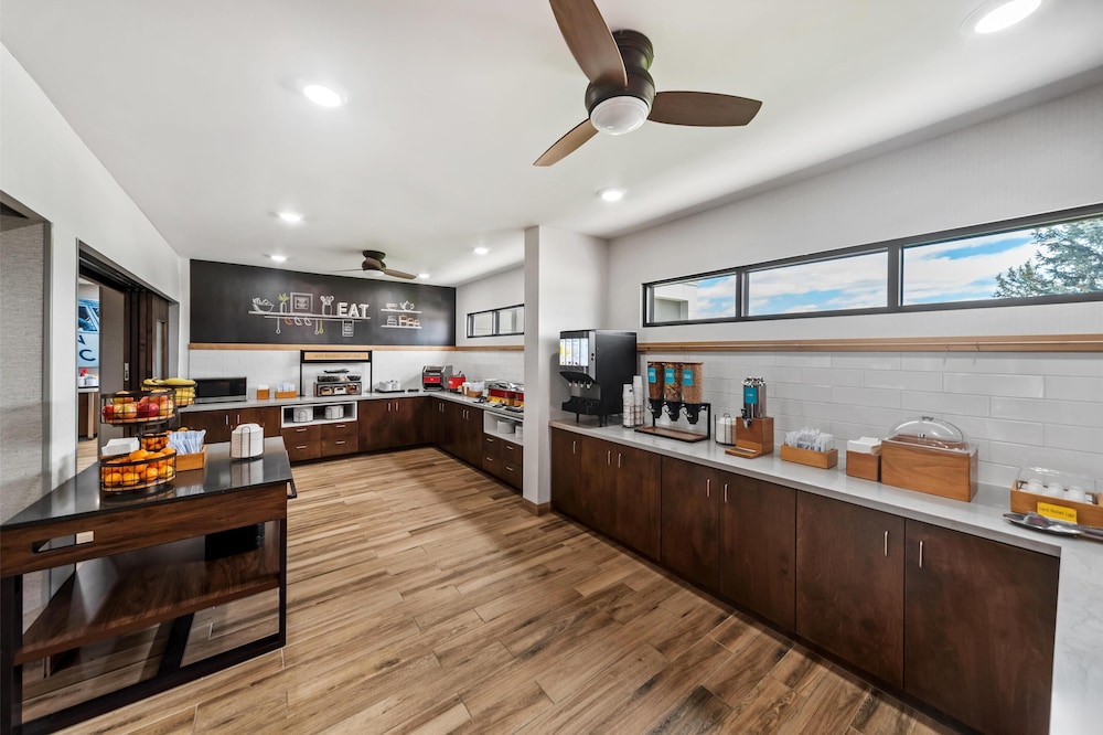 Hampton Inn North Platte - photo 33