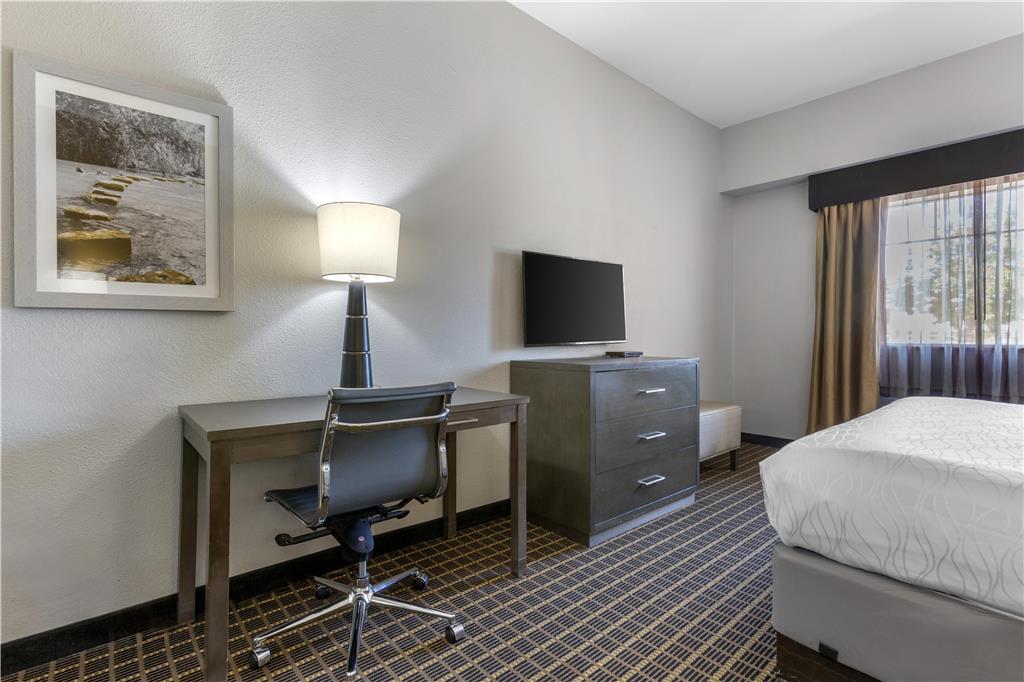 Best Western Plus Lampasas Inn & Suites - photo 22