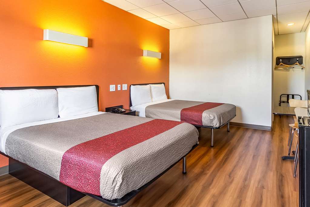 Motel 6 Elizabeth NJ Newark Liberty Intl Airport - photo 15