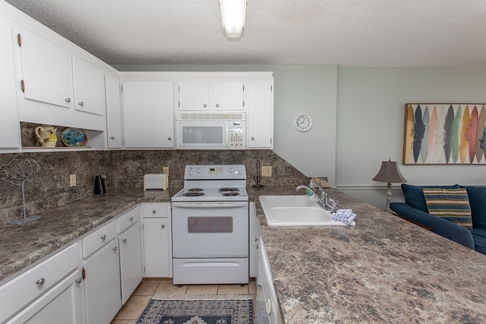 Royal Garden Resort 1012 2 Bedroom Condo by RedAwning - photo 10