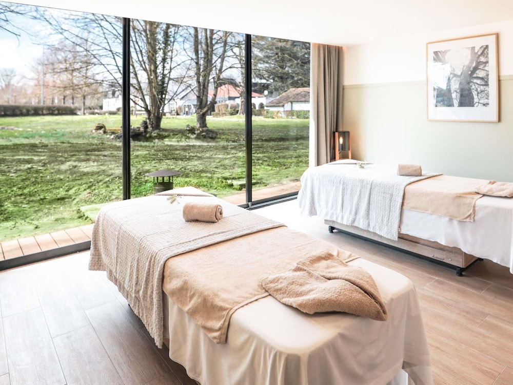 Demeures de campagne Parc du Coudray Mercure — 4-Star Luxury Hotel in Le Coudray-Montceaux, France