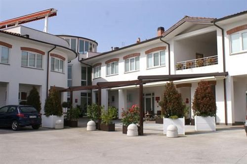 Relais Del Lago — hotel in Marta